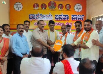 ಪುತ್ತೂರು : ಗ್ರಾಮಾಂತರ ಮಂಡಲ ಮತ್ತು ನಗರ ಮಂಡಲದ ನೂತನ ಸಮಿತಿಯ ಅಧಿಕಾರ ಹಸ್ತಾಂತರ