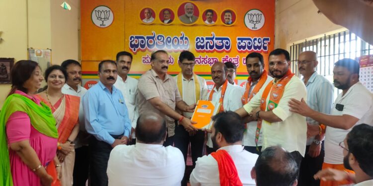 ಪುತ್ತೂರು : ಗ್ರಾಮಾಂತರ ಮಂಡಲ ಮತ್ತು ನಗರ ಮಂಡಲದ ನೂತನ ಸಮಿತಿಯ ಅಧಿಕಾರ ಹಸ್ತಾಂತರ