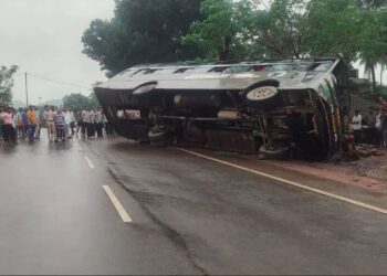 ಫರಂಗಿಪೇಟೆ : ಖಾಸಗಿ ಬಸ್ ಪಲ್ಟಿ ; ಹಲವರಿಗೆ ಗಾಯ!