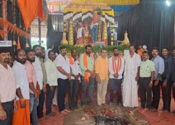 ಪುತ್ತೂರು : ಶ್ರೀ ಮಹಾಲಿಂಗೇಶ್ವರ ದೇವಸ್ಥಾನದ ವಠಾರದ ಗಣೇಶೋತ್ಸವ ಕಾರ್ಯಕ್ರಮಕ್ಕೆ ವಿ.ಹಿಂ.ಪ ಪ್ರಮುಖರ ಭೇಟಿ