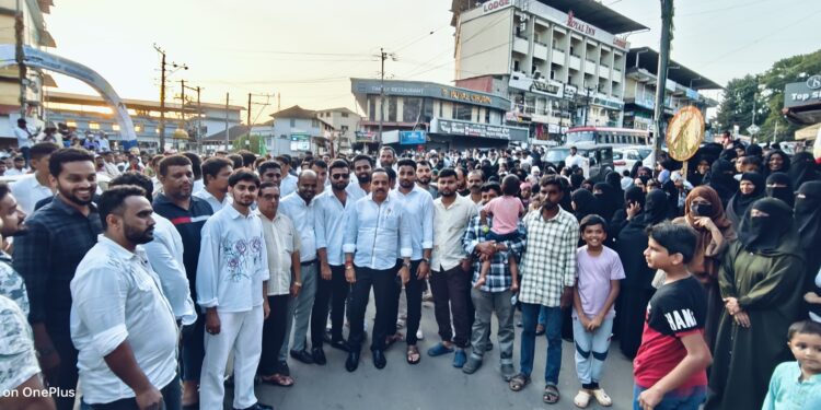 ಪುತ್ತೂರು : ಮಿಲಾದ್ ಸಮಾವೇಶದ ಪ್ರಯುಕ್ತ ಬೃಹತ್ ಕಾಲ್ನಡಿಗೆ ಜಾಥಾ :  ಶಾಸಕ ಅಶೋಕ್ ಕುಮಾರ್ ರೈ ಭಾಗಿ