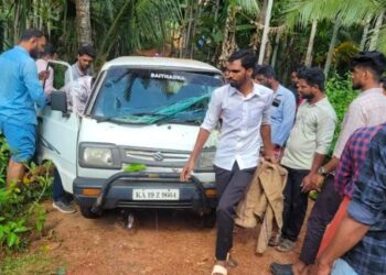 ಪುತ್ತೂರು : ನಿಯಂತ್ರಣ ತಪ್ಪಿ ಚರಂಡಿಗೆ ಉರುಳಿದ ಓಮ್ನಿ ಕಾರು!
