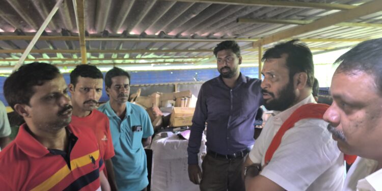 ಪುತ್ತೂರು : ಶಾರ್ಟ್ ಸರ್ಕ್ಯೂಟ್ ನಿಂದ ಅಗ್ನಿಗಾಹುತಿಯಾದ ಮಳಿಗೆಗೆ ಅರುಣ್ ಕುಮಾರ್ ಪುತ್ತಿಲ ಭೇಟಿ!