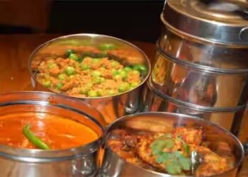 ಮಾಂಸಹಾರಿ ಟಿಫಿನ್‌ ತಂದನೆಂದು ವಿದ್ಯಾರ್ಥಿಯನ್ನು ಹೊರಹಾಕಿದ ಪ್ರಾಂಶುಪಾಲ!