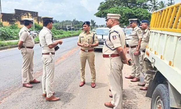 ಬಿ.ಸಿ.ರೋಡ್ : ಕಾರು ಅಪಘಾತವಾದ ಸ್ಥಳ ಪರಿಶೀಲಿಸಿದ ಜಿಲ್ಲಾ ಪೊಲೀಸ್‌ ವರಿಷ್ಠಾಧಿಕಾರಿ!