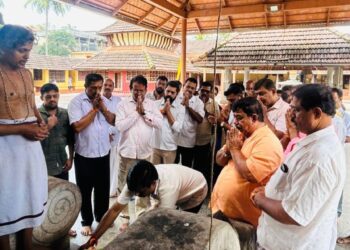 ವಿಟ್ಲ : ಪ್ರಧಾನಿ ನರೇಂದ್ರ ಮೋದಿ ಹುಟ್ಟುಹಬ್ಬದ ಪ್ರಯುಕ್ತ ಶ್ರೀ ಪಂಚಲಿಂಗೇಶ್ವರ ದೇವಸ್ಥಾನದಲ್ಲಿ ವಿಶೇಷ ಪ್ರಾರ್ಥನೆ