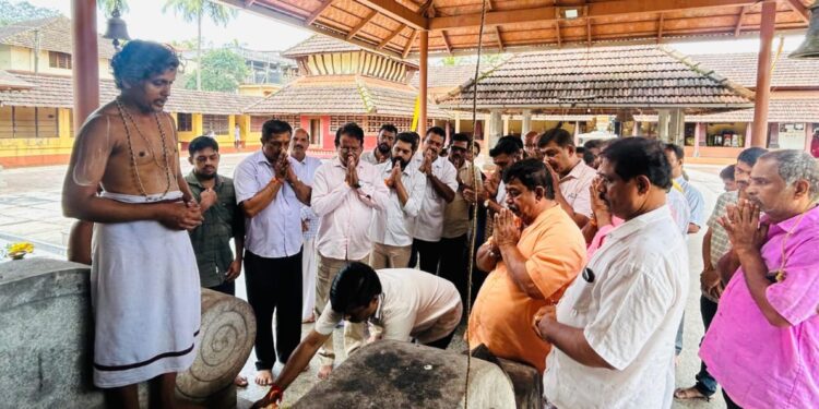 ವಿಟ್ಲ : ಪ್ರಧಾನಿ ನರೇಂದ್ರ ಮೋದಿ ಹುಟ್ಟುಹಬ್ಬದ ಪ್ರಯುಕ್ತ ಶ್ರೀ ಪಂಚಲಿಂಗೇಶ್ವರ ದೇವಸ್ಥಾನದಲ್ಲಿ ವಿಶೇಷ ಪ್ರಾರ್ಥನೆ