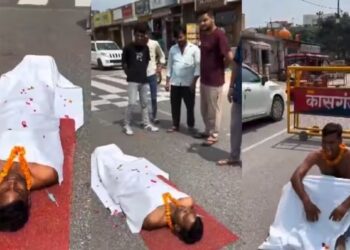 ರೀಲ್ಸ್‌ಗಾಗಿ ಮೂಗಿಗೆ ಹತ್ತಿ ತುಂಬಿಸಿ ರಸ್ತೆ ಮಧ್ಯೆ ಹೆಣದಂತೆ ಮಲಗಿದ ಯುವಕ!