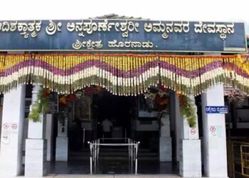 ಹೊರನಾಡಲ್ಲೂ ಡ್ರೆಸ್‌ಕೋಡ್ ಜಾರಿ : ಅನ್ನಪೂರ್ಣೇಶ್ವರಿ ದರ್ಶನಕ್ಕೆ ಸಾಂಪ್ರದಾಯಿಕ ಉಡುಗೆ ಕಡ್ಡಾಯ