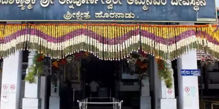 ಹೊರನಾಡಲ್ಲೂ ಡ್ರೆಸ್ಕೋಡ್ ಜಾರಿ : ಅನ್ನಪೂರ್ಣೇಶ್ವರಿ ದರ್ಶನಕ್ಕೆ ಸಾಂಪ್ರದಾಯಿಕ ಉಡುಗೆ ಕಡ್ಡಾಯ