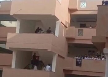 ನ್ಯಾಯಾಲಯದ ಆವರಣದಲ್ಲಿ ಆತ್ಮಹತ್ಯೆಗೆ ಯತ್ನಿಸಿದ ಯುವತಿ!