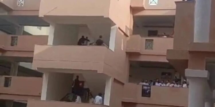 ನ್ಯಾಯಾಲಯದ ಆವರಣದಲ್ಲಿ ಆತ್ಮಹತ್ಯೆಗೆ ಯತ್ನಿಸಿದ ಯುವತಿ!