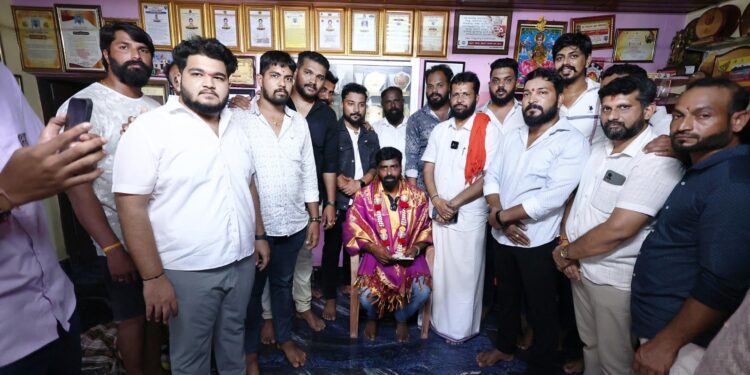 ಖ್ಯಾತ ಮುಳುಗುತಜ್ಞ ಈಶ್ವರ್ ಮಲ್ಪೆ ನಿವಾಸಕ್ಕೆ ಅರುಣ್ ಕುಮಾರ್ ಪುತ್ತಿಲ ಸಹಿತ ಪುತ್ತಿಲ ಪರಿವಾರ ನಿಯೋಗ ಭೇಟಿ : ಸಹಾಯಧನದ ಚೆಕ್ ಹಸ್ತಾಂತರ!