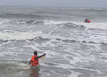ಸಮುದ್ರದಲ್ಲಿ ಮುಳುಗುತ್ತಿದ್ದ ಮೀನುಗಾರ ; ಕಾರ್ಯಾಚರಣೆ ನಡೆಸಿ ರಕ್ಷಣೆ!