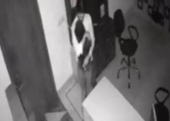 ವಿದ್ಯಾರ್ಥಿನಿಯೊಂದಿಗೆ ಬಯಾಲಜಿ ಶಿಕ್ಷಕನ ರೊಮ್ಯಾನ್ಸ್!