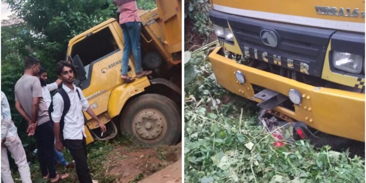 ವಿಟ್ಲ : ಮರಳು ತುಂಬಿದ ಟಿಪ್ಪರ್ ನಡಿಗೆ ಬಿದ್ದ ಬೈಕ್ : ಸವಾರನಿಗೆ ಗಾಯ!