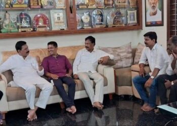 ಉಪನ್ಯಾಸಕ ಅರುಣ್ ಉಳ್ಳಾಲ್ ನಿವಾಸಕ್ಕೆ ಮಾಜಿ ಸಂಸದ ನಳಿನ್ ಕುಮಾರ್ ಸಹಿತ ಬಿಜೆಪಿ ನಿಯೋಗ ಭೇಟಿ!