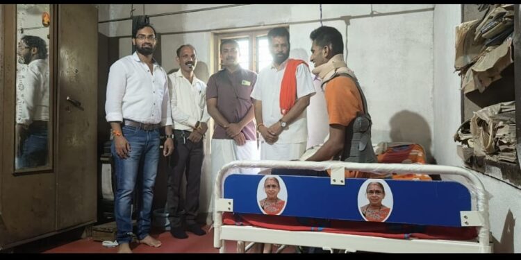 ಪುತ್ತಿಲ ಪರಿವಾರ ಸೇವಾ ಟ್ರಸ್ಟ್ ಸಹಯೋಗದೊಂದಿಗೆ ಅಪಘಾತದಲ್ಲಿ ಗಾಯಗೊಂಡ ಯುವಕನಿಗೆ ಹಾಸ್ಪಿಟಲ್ ಬೆಡ್ ಹಸ್ತಾಂತರ