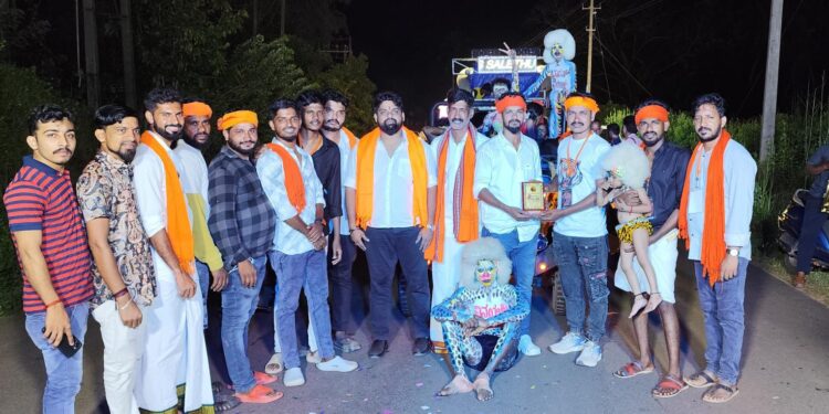 ಕೊಳ್ನಾಡು ಗ್ರಾಮದ ಸೆರ್ಕಳದಲ್ಲಿ ಸಾಂಪ್ರದಾಯಿಕ ದಸರಾ ಹುಲಿಗಳ ಘರ್ಜನೆ