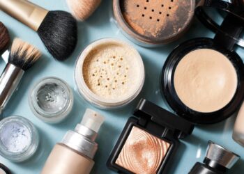 ಬೇರೆಯವರ ಮೇಕಪ್ ಕಿಟ್ ಬಳಸುತ್ತಿದ್ದೀರಾ..? ನಿಮ್ಮ ಆರೋಗ್ಯದ ಮೇಲೆ ಬೀಳುತ್ತೆ ಗಂಭೀರ ಪೆಟ್ಟು