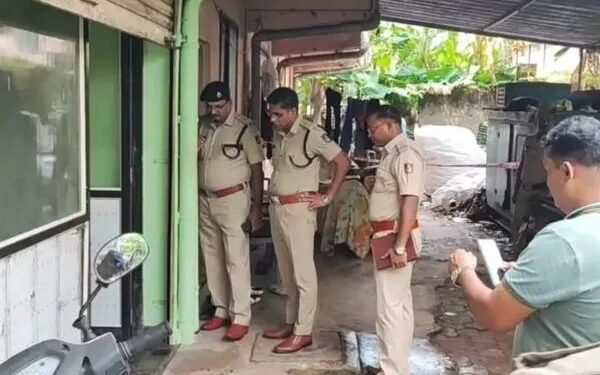 ಉಡುಪಿ : ಕತ್ತು ಸೀಳಿ ಸ್ನೇಹಿತನ ಹತ್ಯೆ : ಕೃತ್ಯ ಬಳಿಕ ಪೊಲೀಸರಿಗೆ ಕಾಲ್!