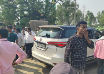 ಸಚಿವ ಝಮೀರ್ ಅಹ್ಮದ್ ಕಾರಿಗೆ ಕಲ್ಲು ತೂರಾಟ!