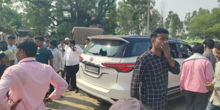 ಸಚಿವ ಝಮೀರ್ ಅಹ್ಮದ್ ಕಾರಿಗೆ ಕಲ್ಲು ತೂರಾಟ!