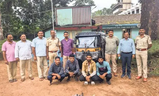 ವಿಟ್ಲ : ಹಾಲುಮಡ್ಡಿ ಸಂಗ್ರಹಿಸಿ ರಿಕ್ಷಾದಲ್ಲಿ ಸಾಗಾಟ : ನಾಲ್ವರು ಅರೆಸ್ಟ್!