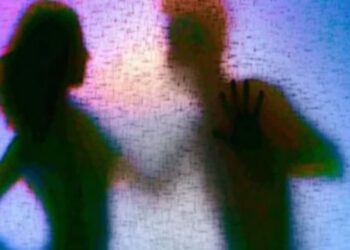 ಖಾಸಗಿ ಫೋಟೋ ಕಳಿಸಿ ಸರ್ಕಾರಿ ನೌಕರನಿಂದ 2.5 ಕೋಟಿ ವಸೂಲಿ – ನಾಲ್ವರು ಅರೆಸ್ಟ್