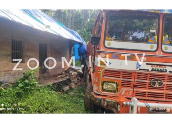 ವಿಟ್ಲ:ಇಳಿಜಾರಿನಲ್ಲಿ ನಿಯಂತ್ರಣ ತಪ್ಪಿ ಅಪಘಾತಕ್ಕೀಡಾದ ಲಾರಿ..!!!