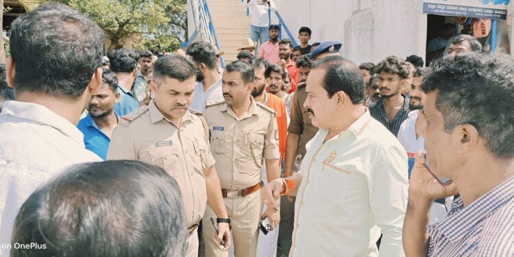 ಸಾಲ್ಮರ : ಮೃತ ಕೂಲಿ ಕಾರ್ಮಿಕನನ್ನು ರಸ್ತೆ ಬದಿ ಮಲಗಿಸಿ ಹೋದ ಪ್ರಕರಣ  :ಕಾನೂನು ಕ್ರಮಕೈಗೊಳ್ಳಲು ಶಾಸಕ ಅಶೋಕ್ ರೈ ಸೂಚನೆ