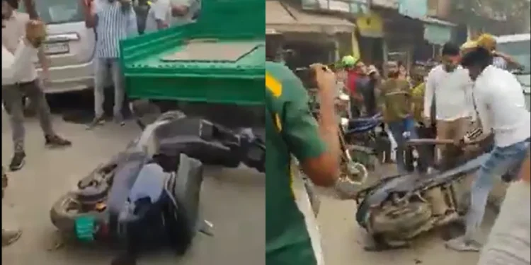 ಶೋ ರೂಮ್‌ ಮುಂದೆಯೇ ಓಲಾ ಇ-ಸ್ಕೂಟರ್‌ ಅನ್ನು ಸುತ್ತಿಗೆಯಿಂದ ಒಡೆದು ಹಾಕಿದ ಗ್ರಾಹಕ; ವಿಡಿಯೋ ವೈರಲ್