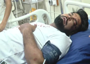 ಗಂಡನಿಲ್ಲದ ಒಂಟಿ ಹೆಣ್ಣಿನ ಮನೆಗೆ ಊಟಕ್ಕೆಂದು ಹೋಗಿದ್ದ ಯುವಕ : ಗುಂಡಿನ ದಾಳಿ