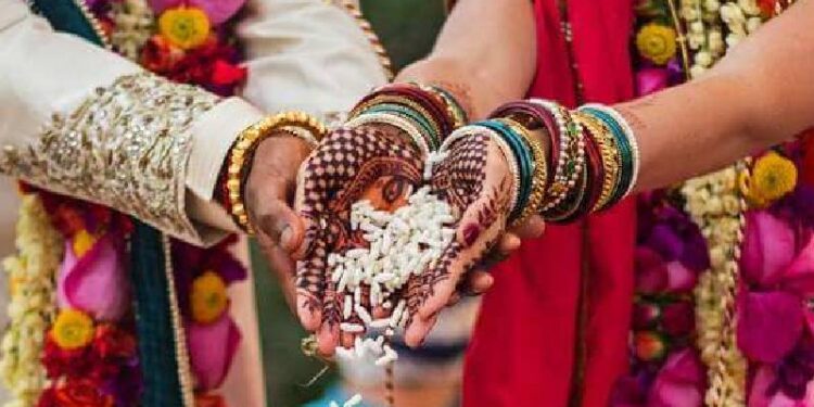 ಮುಹೂರ್ತಕ್ಕೆ ಸರಿಯಾಗಿ ಮದುವೆ ಬೇಡ ಎಂದ ಮದುಮಗಳು : ವರ ಹಾಗೂ ಆತನ ತಂದೆ ಅರೆಸ್ಟ್..!!!!