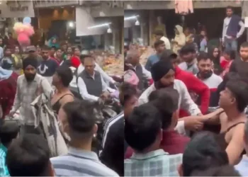 ಮಹಿಳೆಯರ ಒಳಉಡುಪು ಧರಿಸಿ ನಡುರಸ್ತೆಯಲ್ಲೇ ರೀಲ್ಸ್​ ಮಾಡಲು ಹೊರಟ ಯುವಕನಿಗೆ ಬಿತ್ತು ಸ್ಥಳೀಯರಿಂದ ಧರ್ಮದೇಟು