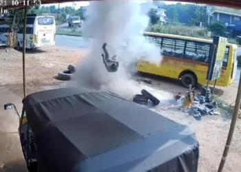 ಗಾಳಿ ತುಂಬಿಸುತ್ತಿದ್ದ ವೇಳೆ ಟೈರ್ ಸ್ಫೋಟ: ಯುವಕನಿಗೆ ಗಂಭೀರ ಗಾಯ