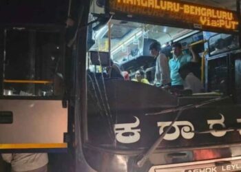 ಮಂಗಳೂರು: ಹೆಲ್ಮೆಟ್ ನಿಂದ ಬಸ್‌ನ ಗಾಜು ಒಡೆದು ಪರಾರಿಯಾದ ಬೈಕ್ ಸವಾರ