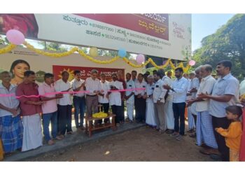 ಪುತ್ತೂರು : ಜಿ.ಎಲ್.ಆಚಾರ್ಯ ಜ್ಯುವೆಲ್ಲರ‍್ಸ್‌ನಿಂದ ನಿರ್ಮಾಣಗೊಂಡ ಬಸ್ ತಂಗುದಾಣ ಉದ್ಘಾಟನೆ