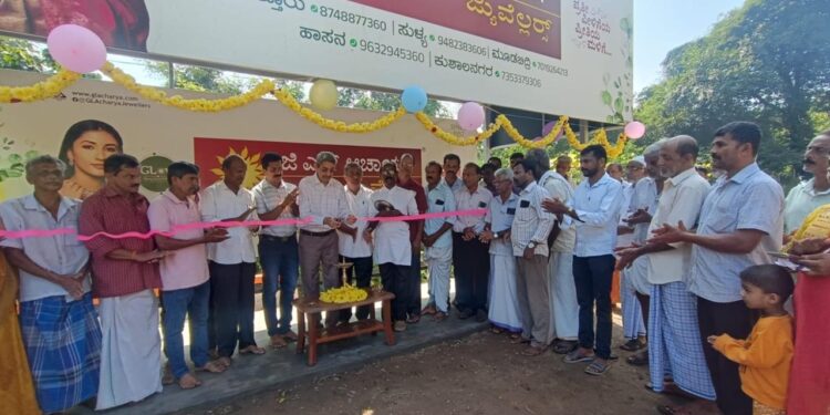 ಪುತ್ತೂರು : ಜಿ.ಎಲ್.ಆಚಾರ್ಯ ಜ್ಯುವೆಲ್ಲರ್ಸ್ನಿಂದ ನಿರ್ಮಾಣಗೊಂಡ ಬಸ್ ತಂಗುದಾಣ ಉದ್ಘಾಟನೆ