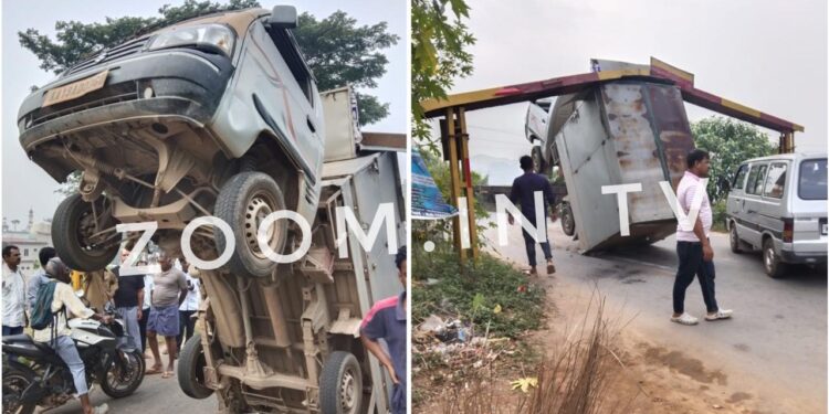 ಪಾಣೆಮಂಗಳೂರು ಸೇತುವೆಯಲ್ಲಿ ಸಿಕ್ಕಿಹಾಕಿಕೊಂಡ ಏಸ್ ಗೂಡ್ಸ್ ವಾಹನ..!!