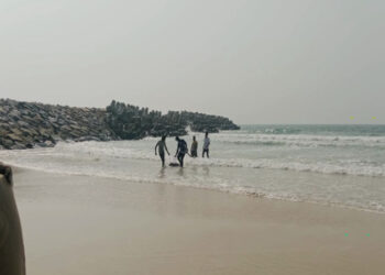 ಮಂಗಳೂರು: ಬೀಚ್​ಗೆ ಹೋಗಿದ್ದ ಮೂವರು ಪ್ರವಾಸಿಗರು ಸಮುದ್ರಪಾಲು, ಓರ್ವ ರಕ್ಷಣೆ..!!