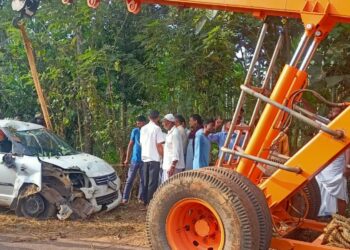 ಪುತ್ತೂರು: ನಿಯಂತ್ರಣ ತಪ್ಪಿ ತೋಟಕ್ಕೆ ನುಗ್ಗಿದ ಕಾರು..!!!