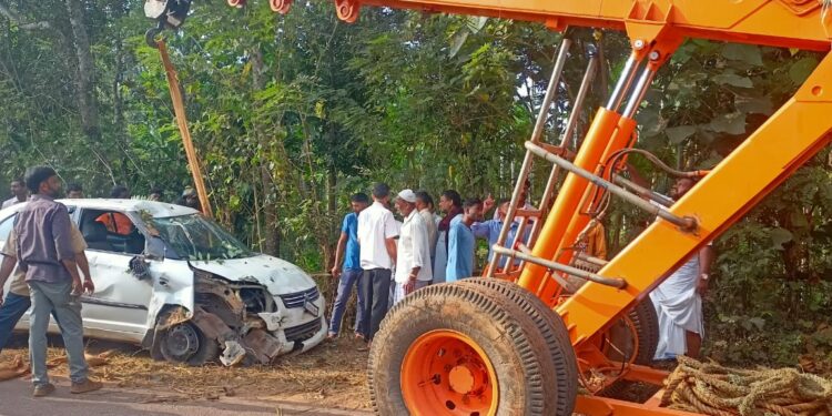 ಪುತ್ತೂರು: ನಿಯಂತ್ರಣ ತಪ್ಪಿ ತೋಟಕ್ಕೆ ನುಗ್ಗಿದ ಕಾರು..!!!