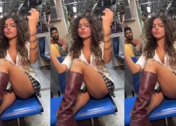 ತುಂಡುಡುಗೆ ತೊಟ್ಟು ರೈಲಿನಲ್ಲಿ ಯುವತಿಯ ಅಸಹ್ಯಕರ ರೀಲ್ಸ್..!!