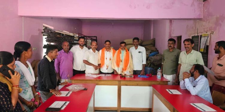 ಪೆರುವಾಯಿ ವ್ಯವಸಾಯ ಸೇವಾ ಸಹಕಾರಿ ಸಂಘದ ನೂತನ ಅಧ್ಯಕ್ಷರಾಗಿ ಮನೋರಾಜ್ ರೈ ಅಡಿವಾಯಿ : ಉಪಾಧ್ಯಕ್ಷರಾಗಿ ಶೇಖರ ಪೂಜಾರಿ ಕುಂಬಳಕೋಡಿ ಆಯ್ಕೆ