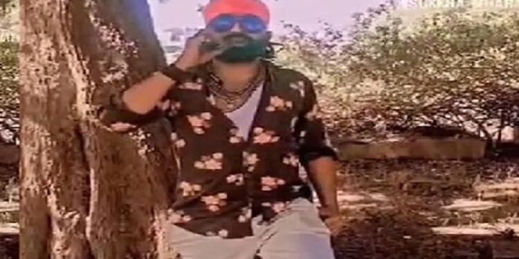 ಶಿವಲಿಂಗದ ಮೇಲೆ ಕಾಲಿಟ್ಟು ರೀಲ್ಸ್ ಮಾಡಿದ ಯುವಕ; ವಿಡಿಯೋ ವೈರಲ್ ಆಗುತ್ತಿದ್ದಂತೆ ಅರೆಸ್ಟ್!