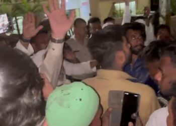 ಮೈಸೂರಿನಲ್ಲಿ ಕಿಡಿ ಹೊತ್ತಿಸಿದ ಸಾಮಾಜಿಕ ಮಾಧ್ಯಮ ಪೋಸ್ಟ್: ಉದಯಗಿರಿ ಠಾಣೆ ಮೇಲೆ ಕಲ್ಲು ತೂರಾಟ, ಅಶ್ರುವಾಯು ಪ್ರಯೋಗ