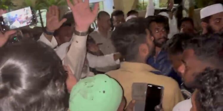ಮೈಸೂರಿನಲ್ಲಿ ಕಿಡಿ ಹೊತ್ತಿಸಿದ ಸಾಮಾಜಿಕ ಮಾಧ್ಯಮ ಪೋಸ್ಟ್: ಉದಯಗಿರಿ ಠಾಣೆ ಮೇಲೆ ಕಲ್ಲು ತೂರಾಟ, ಅಶ್ರುವಾಯು ಪ್ರಯೋಗ