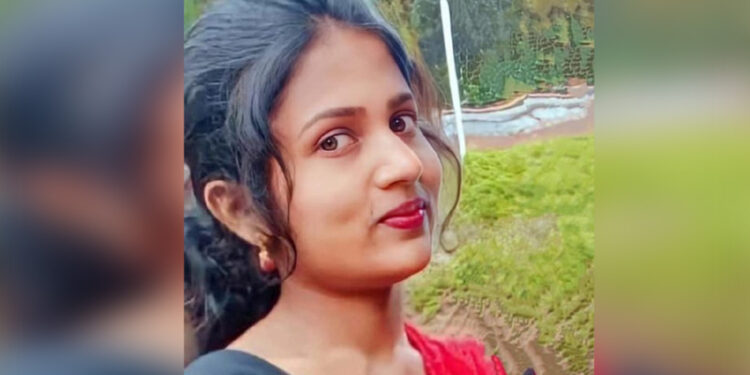 14 ದಿನದ ಮಗು ಹಾಗೂ ಪತಿಯನ್ನು ತ್ಯಜಿಸಿ ನೇಣಿಗೆ ಶರಣಾದ ಮಹಿಳೆ..!!