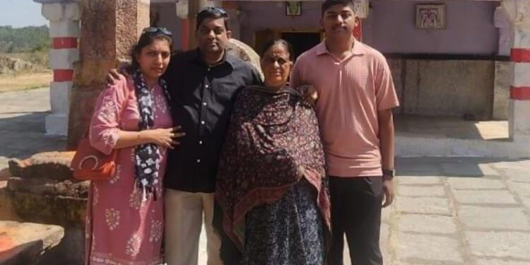 ಅಪಾರ್ಟ್ಮೆಂಟ್ನಲ್ಲಿ ನಾಲ್ವರ ಶವ ಪತ್ತೆ – I Am Sorry ಎಂದು ಬರೆದು ಪ್ರಾಣಬಿಟ್ಟ ಕುಟುಂಬ..!!!